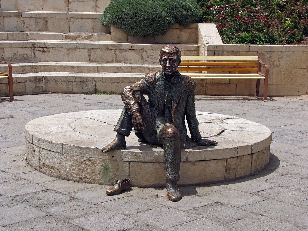 مجسمه پرویز تناولی