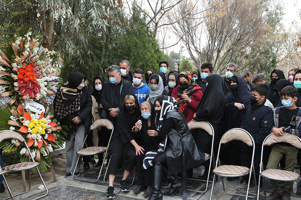 مراسم تدفین و خاکسپاری زهره فکور صبور