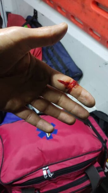 تصاویر | حمله به تکنسینهای اورژانس تهران با چاقو و قمه