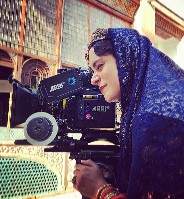 عکس جدید غزل شاکری | با اعجاب بنگرید