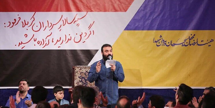 بنر کنایهآمیز هیأت مداح مشهور در شب قدر | تصویر نامه جنجالی روی دیوار هیات