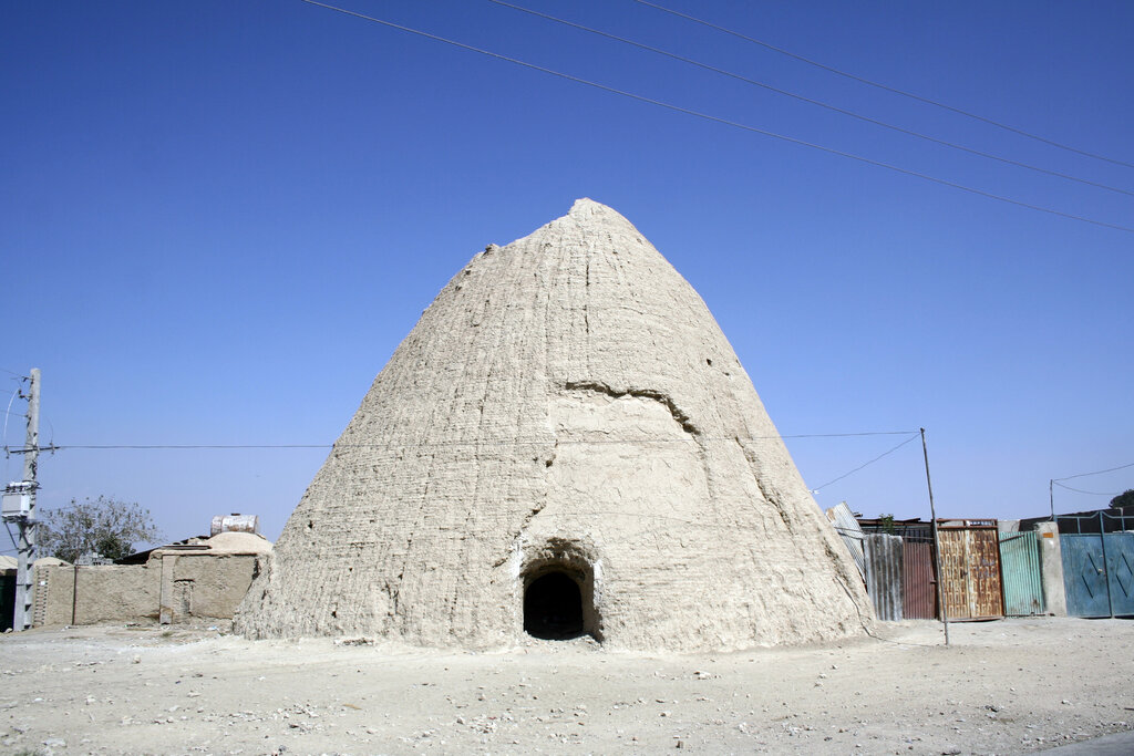 تپه طلا، گوهر شب چراغ روستا | یخچال قاجاریه در ترشنبه