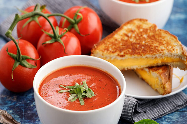 سوپ گوجه با پنیر چدار