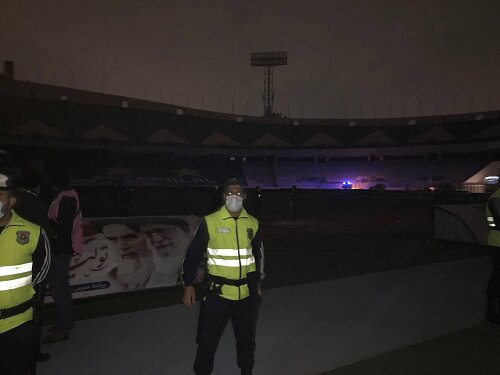 عکس | اتفاق غیرمنتظره در پایان بازی استقلال - گلگهر | قلعهنویی در تاریکی محو شد!