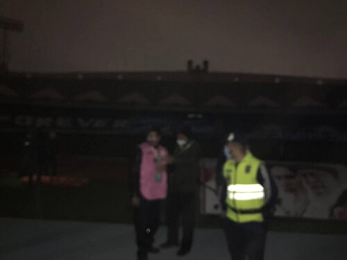 عکس | اتفاق غیرمنتظره در پایان بازی استقلال - گلگهر | قلعهنویی در تاریکی محو شد!