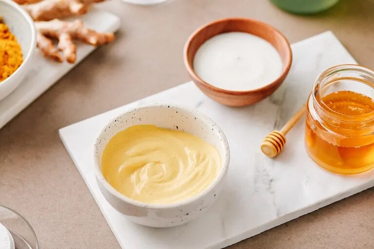 معجزه مصرف ماست با این ادویه در چربیسوزی سریع ماست و زردچوبه