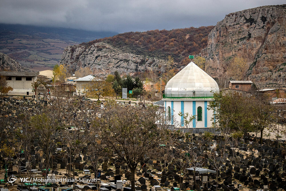 تصاویر | مرموزترین قبرستان ایران؛ مردگانش تجزیه نمی‌شوند | اینجا اولین گورستان مسلمانان در ایران است | حکاکی خاص روی سنگ قبرها را ببینید
