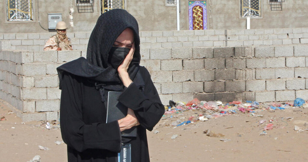 تصاویر| واکنش جنجالی آنجلینا جولی به جنگ اوکراین | جولی با حجاب به یمن رفت