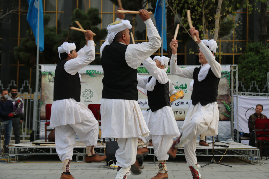 نوروز شاد و بانشاط در قرن جدید | از جشنوارههای هنری تا خیابان ورزش و والیبال خیابانی