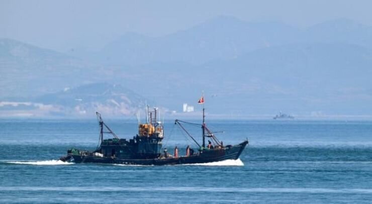 توقیف قایق ماهیگیری کره شمالی