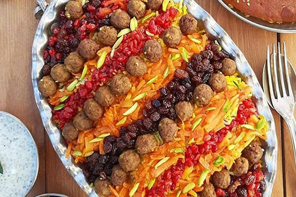 طرز تهیه رشته پلو ویژه نوروز | چه زمانی برنج آماده آبکشی است؟ | ترفند خوشعطر شدن رشتهها