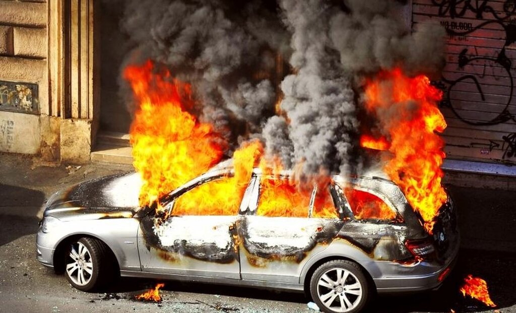 آتش‌سوزی عمدی خودروها در ستارخان