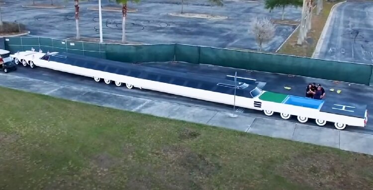 تصاویر | طویلترین خودروی جهان با محلی برای فرود بالگرد!