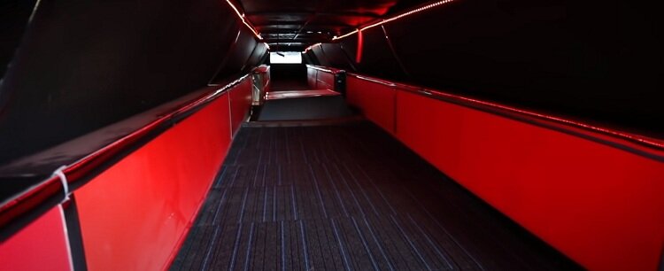 تصاویر | طویلترین خودروی جهان با محلی برای فرود بالگرد!