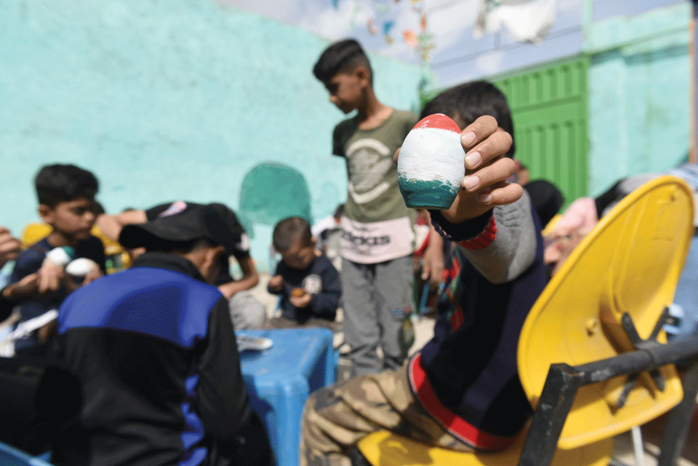 در حنیفا «وقت به جهاد میگذرد» | این بانوان جهادگر شادی نوروز را به کودکان کوره پزخانه هدیه دادند