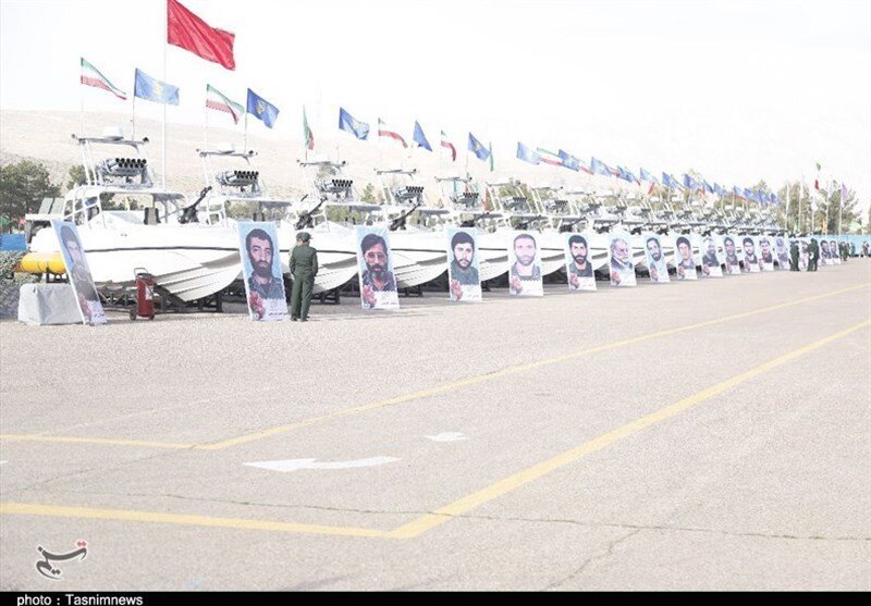 تصاویر | الحاق تجهیزات جدید به نیروی دریایی سپاه با شعار «مرگ بر صهیونسیم»