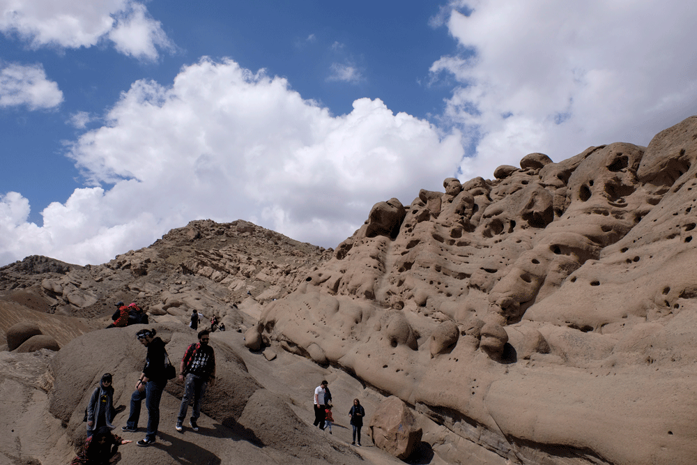 پیشنهاد گردشگری نوروزی | فریاد صخرههای جنزده | شگفتی ارواح سنگی روستای وردیج