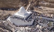 ببینید | این جمعیت برای زیارت مقبره هود پیامبر در یمن گردهم آمده‌اند