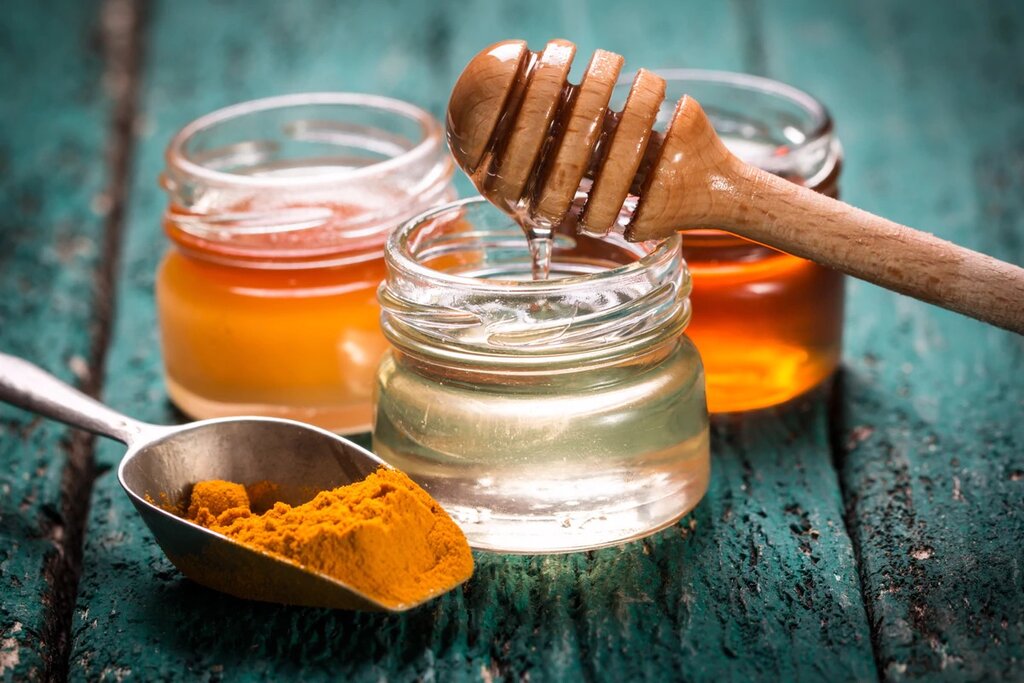 Honey and turmeric -  عسل و زردچوبه