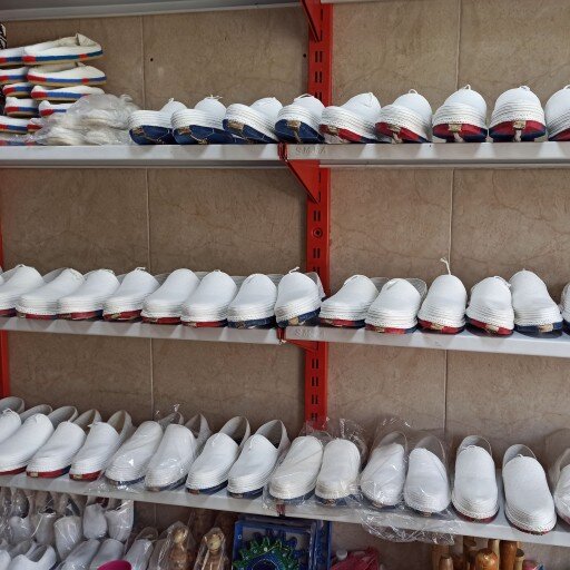 کلاش؛ پاپوش هزارساله کردستانیها | تنها کفشی که لنگه راست و چپش یکسان است | پاافزاری که به محیط زیست آسیب نمیرساند