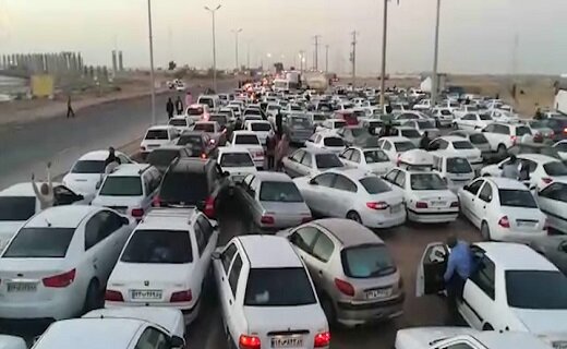 صف طولانی خودروها برای ورود به قشم