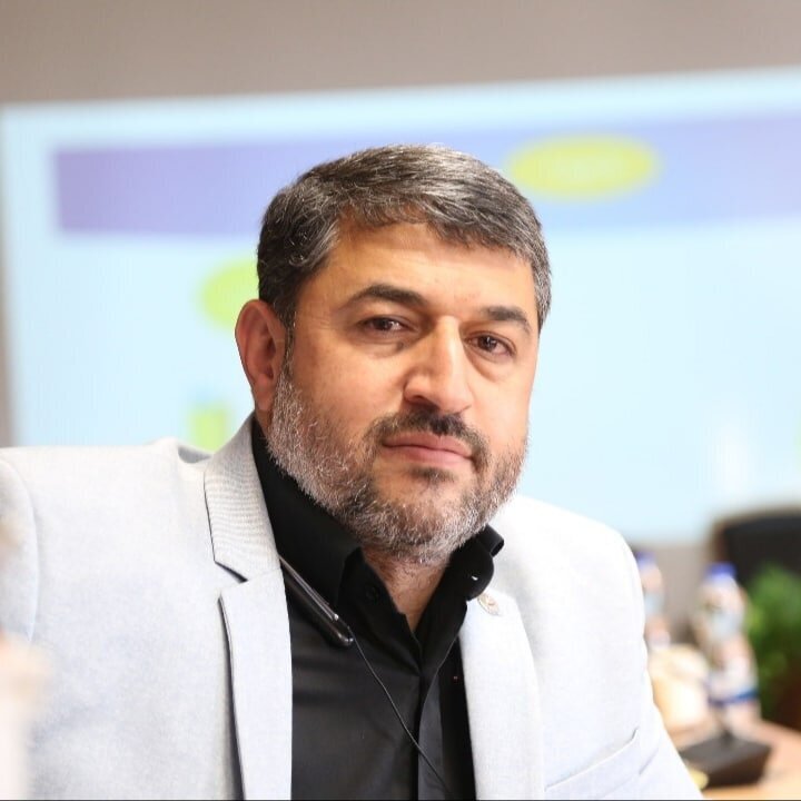 نیروهای خدماتشهری در ایام نوروز پای کارند | از لایروبی انهار، پاکسازی دیوارها و امحای برچسبهای تبلیغاتی تا پهن کردن سفره هفتسین دربوستانها