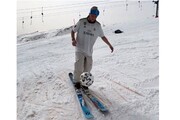 بیینید | روپایی زدن قهرمان جهان با چوب اسکی | حرکت طرفدار رئال‌مادرید با توپ فوتبال وایرال شد