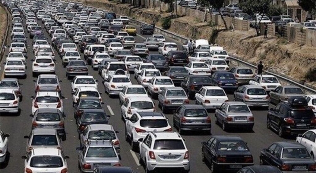 آخرین وضعیت ترافیکی جاده‌های منتهی به شمال | ترافیک سنگین در آزادراه تهران ـ شمال