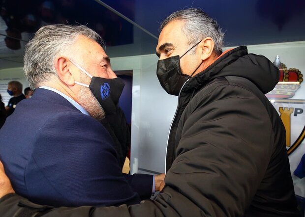 عکس | احمدرضا عابدزاده تماشاگر ویژه بچه عقاب مقابل صدرنشین لالیگا ۲ | واکنش باشگاه پونفرادینا به حضور عقاب آسیا در ورزشگاه