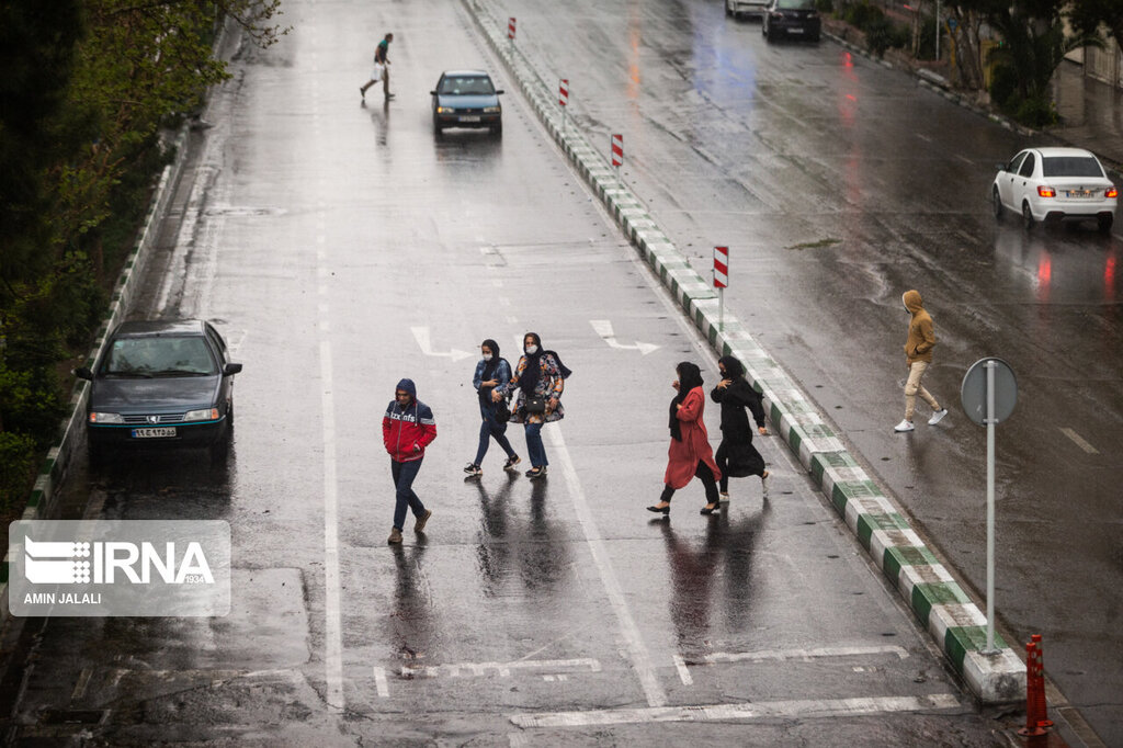 تصاویر اولین باران بهاری و طوفان در تهران