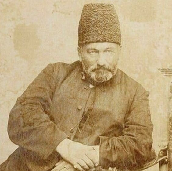 چه کسی برای ناصرالدین شاه کتاب می خواند؟ / ناامیدی اعتماد السلطنه از عبرت آموزی شاه / اجرای خواندنی جوراب پای خرس! 4