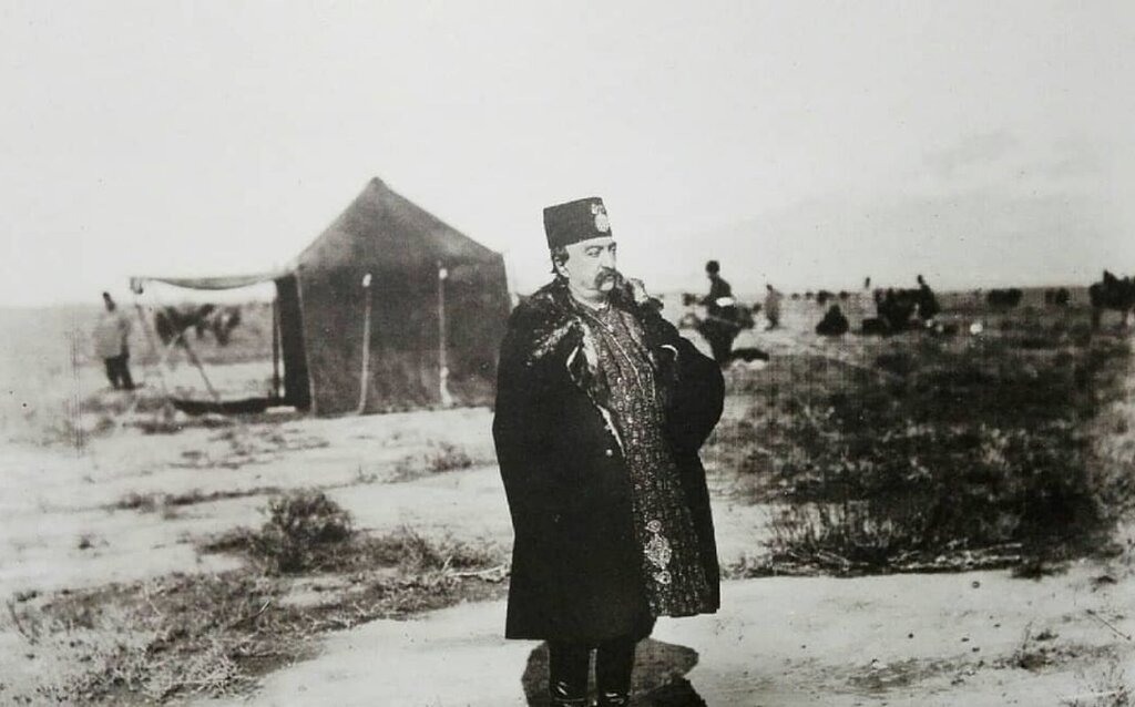 چه کسی برای ناصرالدین شاه کتاب می خواند؟ / ناامیدی اعتماد السلطنه از عبرت آموزی شاه / اجرای خواندنی جوراب پای خرس! 3