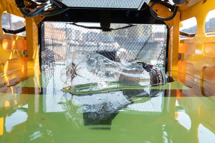 تصاویر | چتر دریایی، سطح آب را به آسانی لایروبی میکند