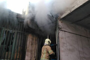 آتش‌سوزی گسترده در یک ساختمان | می‌خواستند حشرات داخل چاه را با بنزین بکشند