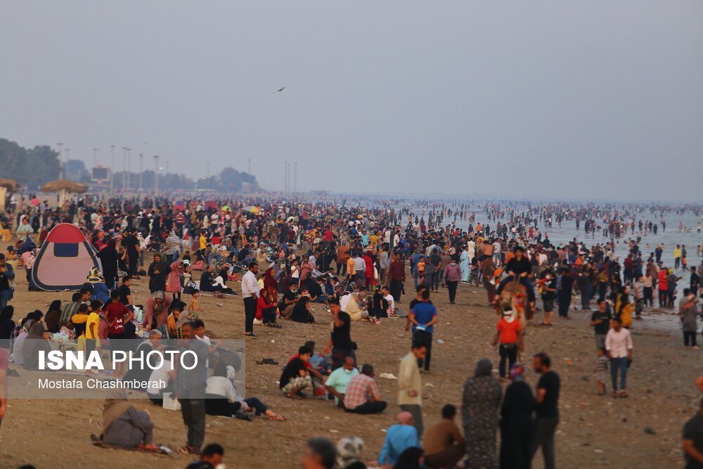 تصاویر | هجوم گردشگران به جنوب ایران و شلوغی عجیب و باورنکردنی ساحل بندرعباس