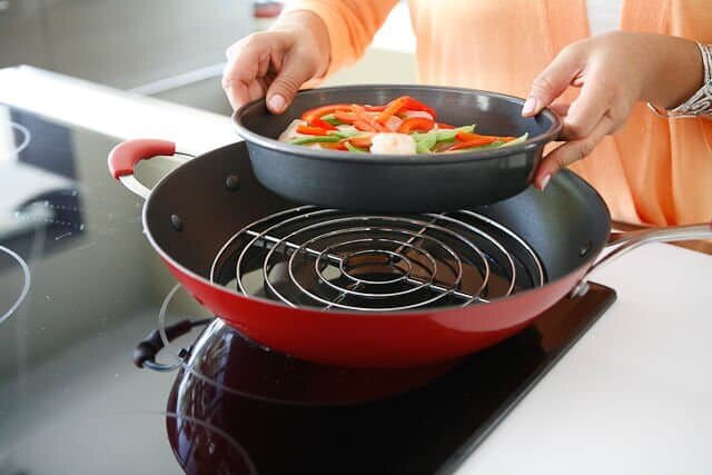 ۱۲ وسیلهای که باید در آشپزخانه خود داشته باشید