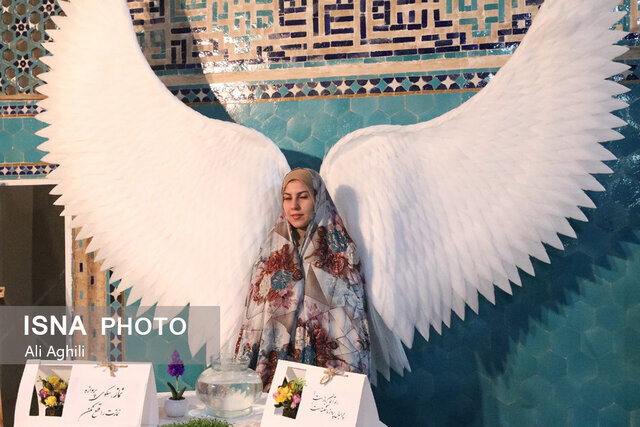 تصاویر | توزیع چادرهایی با طرحهای سنتی و بومی در اماکن گردشگری یزد | این چادرها هرگز کثیف نمیشوند، معطر هستند و آلودگی روی آنها قرار نمیگیرد