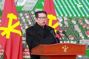 رهبر کره‌شمالی بر ادامه برنامه‌های تسلیحاتی تاکید کرد | ادعای آمریکا: در آزمایش موشک حقه زده‌اند