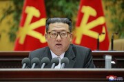 تصاویر هدیه مجلل رهبر کره شمالی به بانوی صورتی | درخواست کیم جونگ اون: صدای حکمرانی بمان! | بانوی صورتی کیست؟