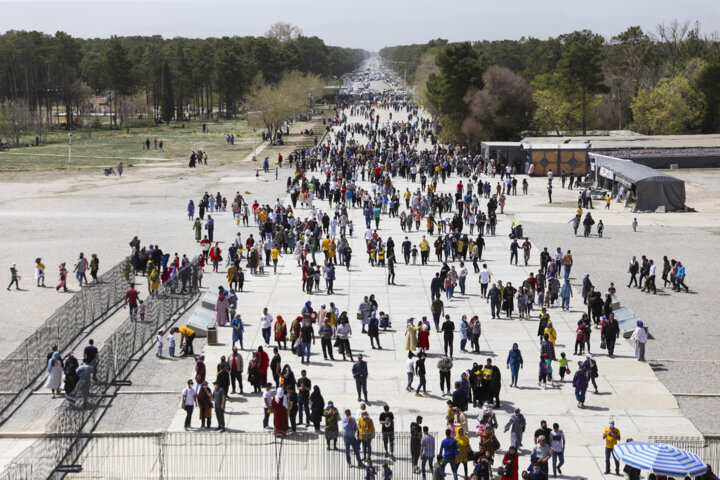 تصاویر |  حضور پرشور گردشگران برای بازدید از میراث جهانی تخت جمشید