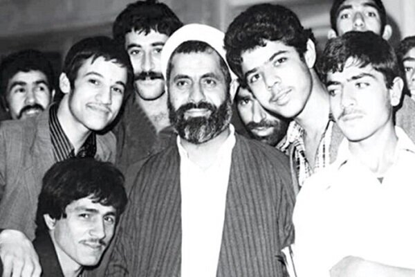 ماجرای جالب منبری که کاباره بزرگ کرج را برای همیشه تعطیل کرد | منبر رفتن شیخ در ساعت سه و نیم شب | سیلی خوردن کافی از رئیس کلانتری