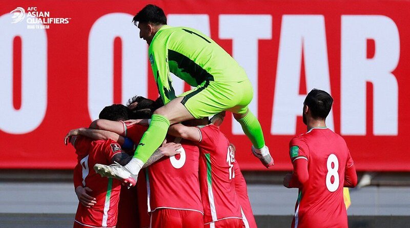 عکس | اعتراض هافبک تیم ملی به بیرانوند | اقدام خطرناک دروازهبان ایران بعد از گل سردار