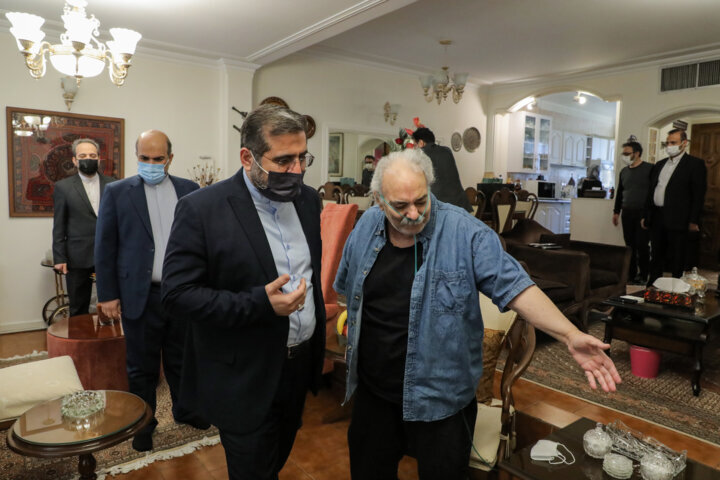 اهدای چفیه رهبری و انگشتر شهید سلیمانی حالم را دگرگون کرد