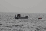 انجام عملیات جستجو و نجات قایق غرق شده در اقیانوس هند