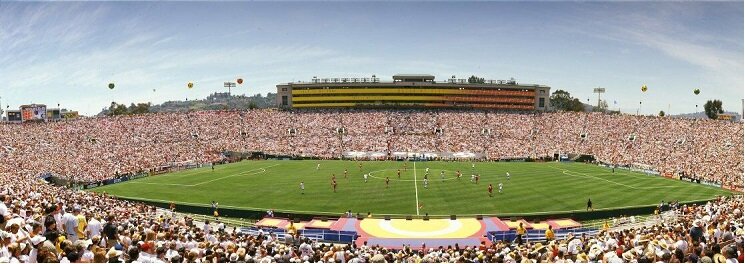 عکس | رکورد پرتماشاگرترین بازی تاریخ فوتبال زنان شکست | بعد از تیم مردان، زنان رئال هم گلباران شدند