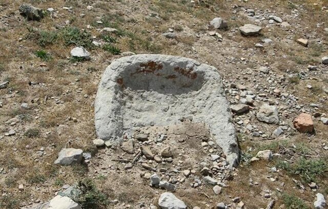 تصاویر | وضعیت اسفبار گورهای ساسانی |  آتش به جان گورهای تخت طاووس