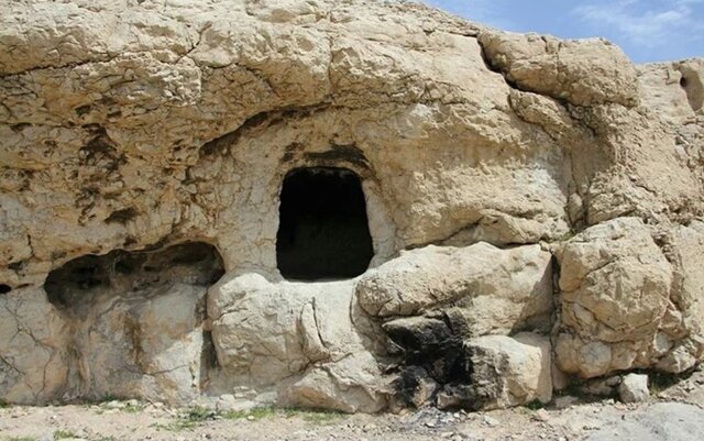 تصاویر | وضعیت اسفبار گورهای ساسانی |  آتش به جان گورهای تخت طاووس