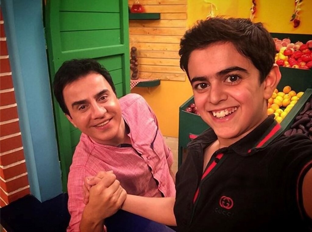 پس از ۲۷ سال هنوز مردم لُپِ مرا در خیابان میکشند