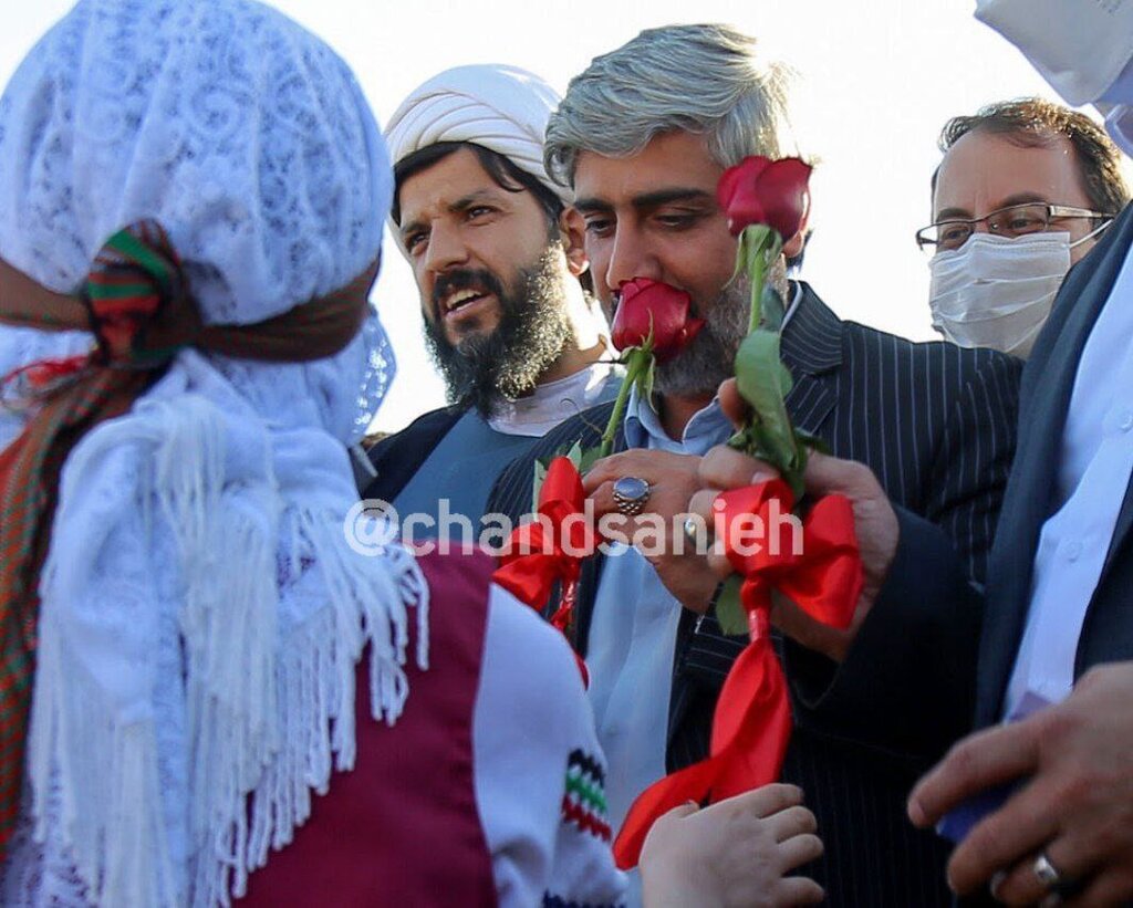 اعتراض به حاتم‌بخشی معاون وزیر راه و شهرسازی در سفر  مشهد: ۸۰ میلیون از جیب مبارک است؟