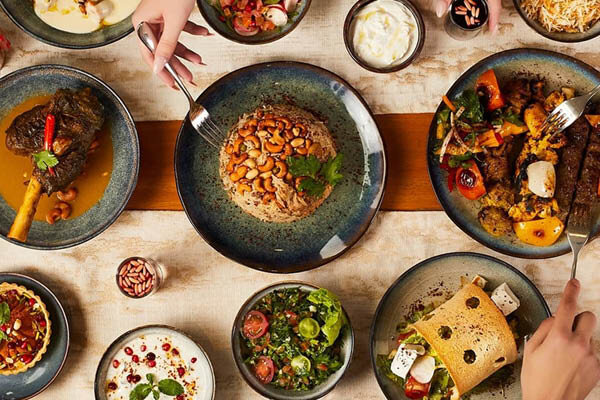 آداب صحیح غذا خوردن در مهمانیهای رسمی
